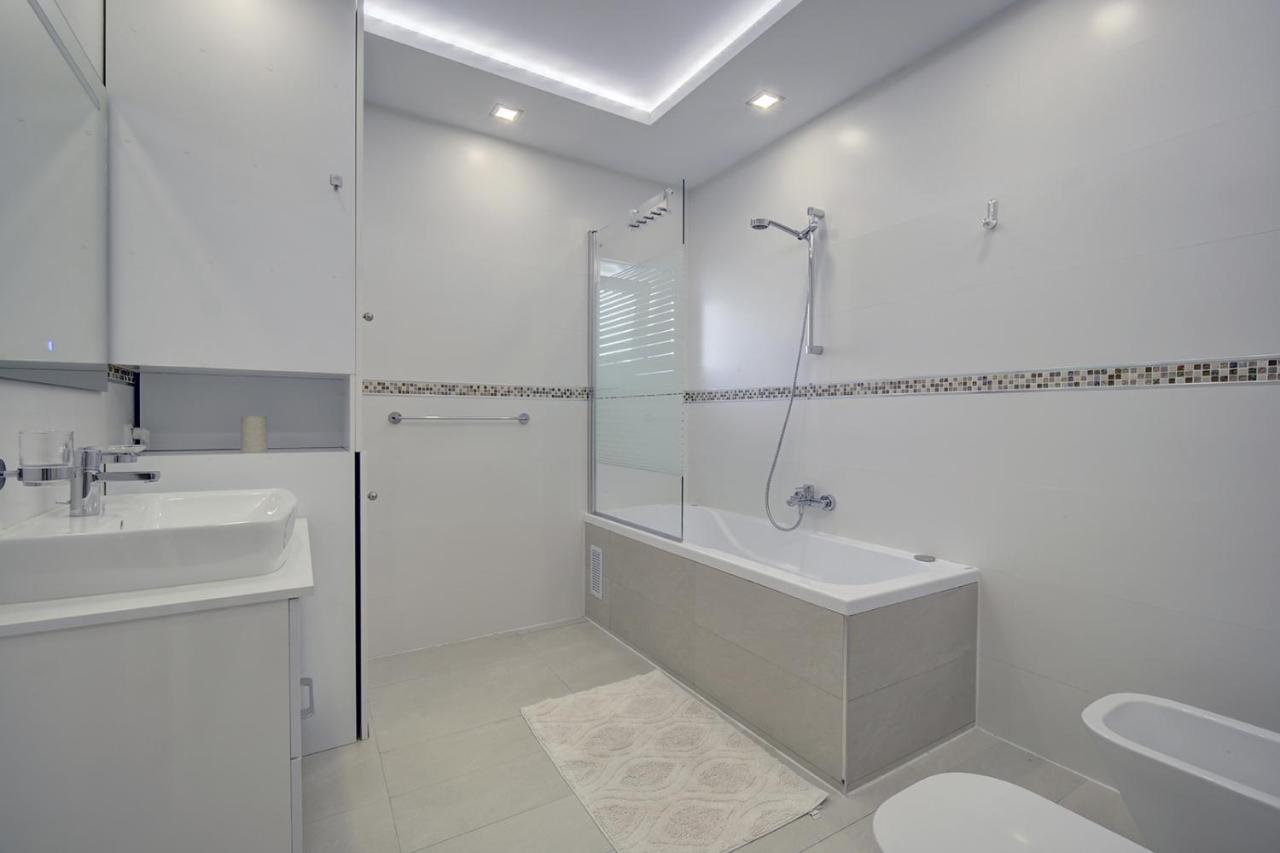 Westminster Puerto Banus Marina Apartment Marbella Bagian luar foto