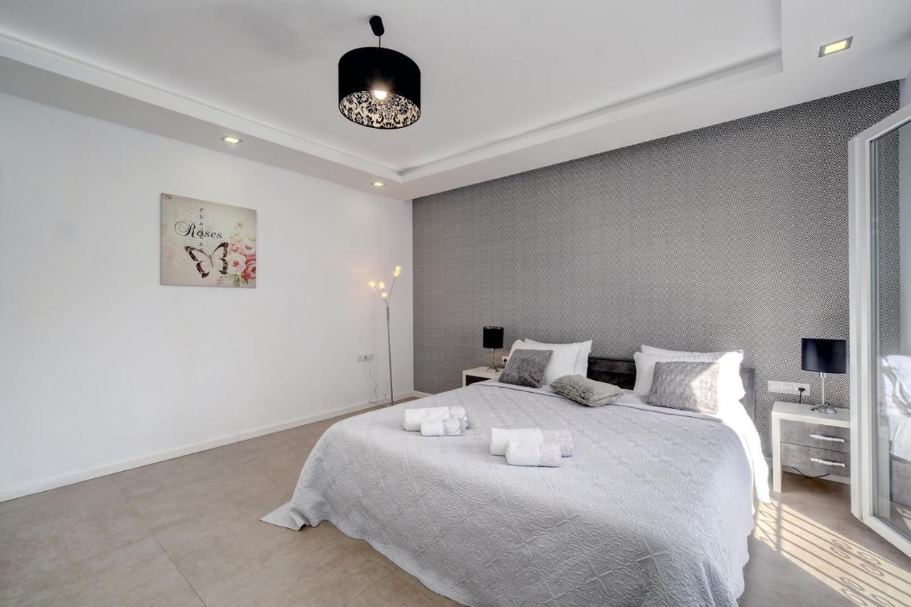 Westminster Puerto Banus Marina Apartment Marbella Bagian luar foto
